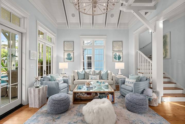 Vacation house for 8 people, with balcony and pool in Seaside