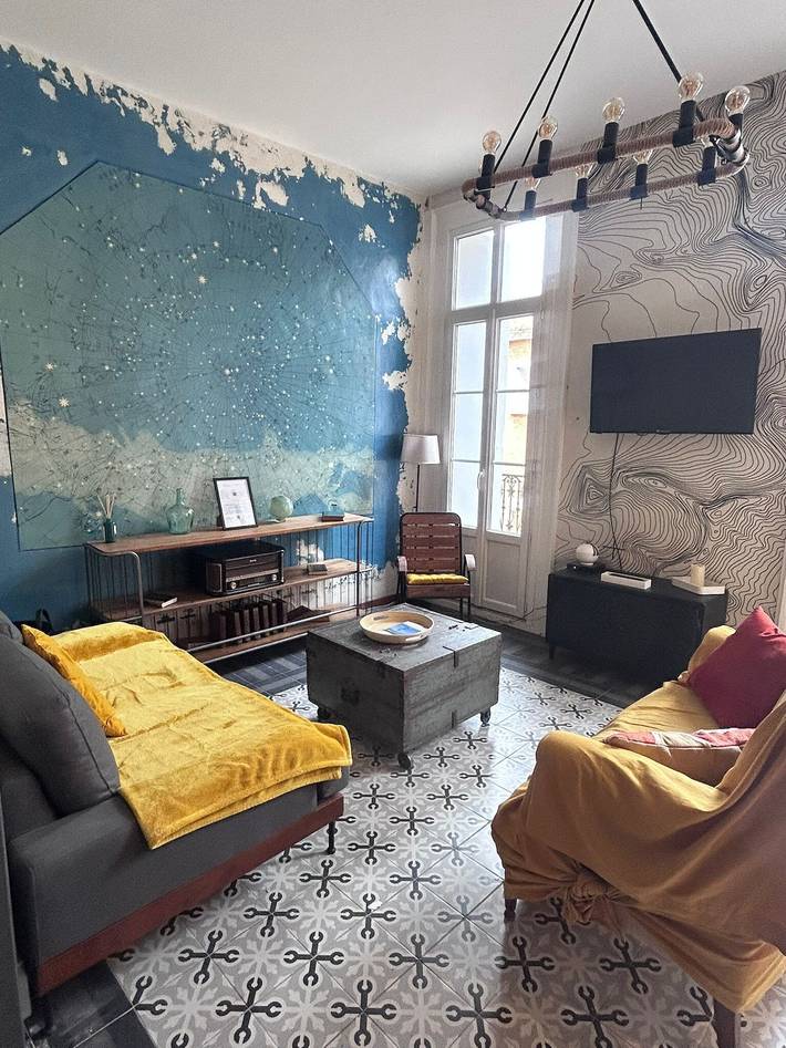 Entire apartment, Apartment 'Le Génie Des Étoiles' with Balcony, Wi-Fi and Air Conditioning in Sete, Mediterranean Coast (France)