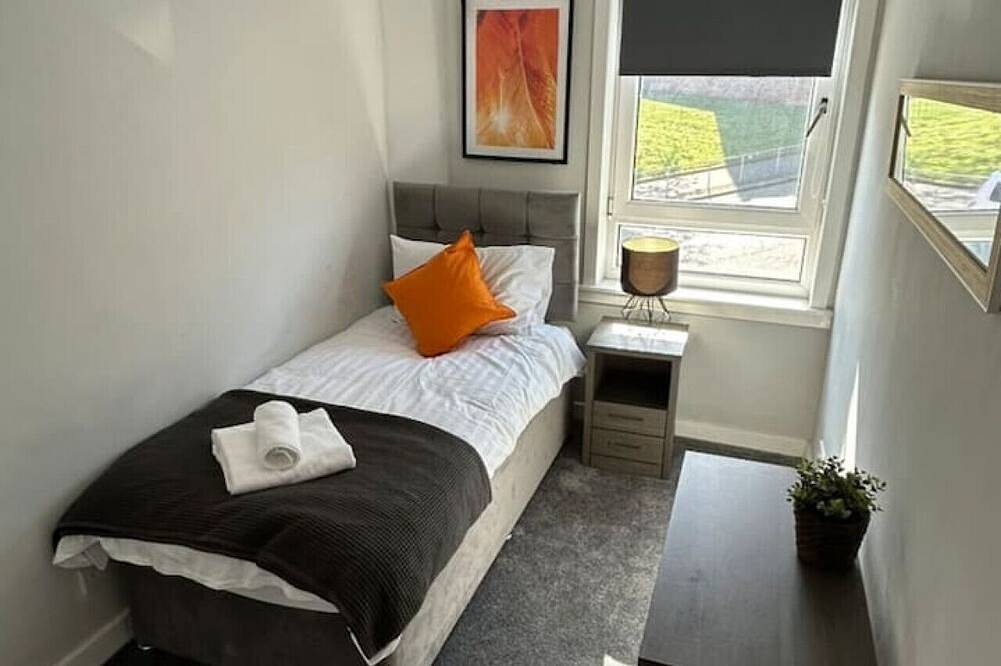 Ganze Wohnung, 3-Bed Apartment Central Greenock in Inverclyde