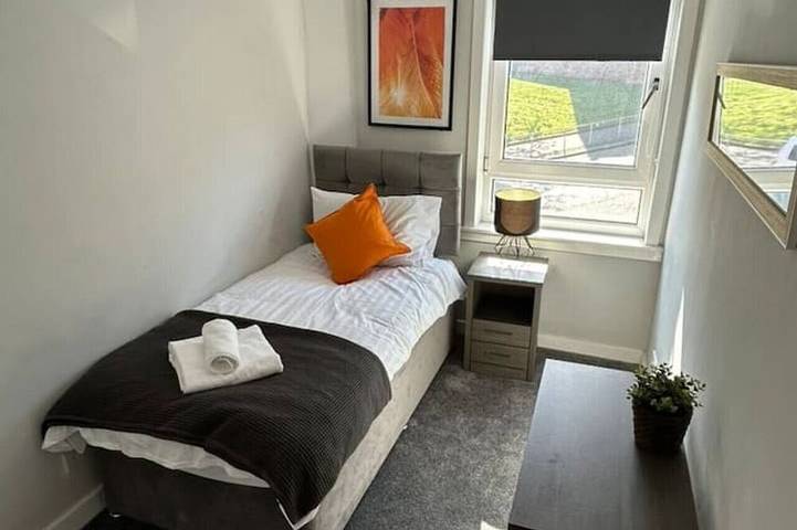 Ganze Wohnung, 3-Bed Apartment Central Greenock in Inverclyde