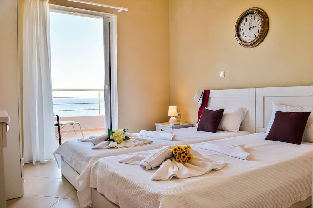 Roumpini Home I 3 minutter fra sjøen til fots in Kato Stalos, Agia Marina