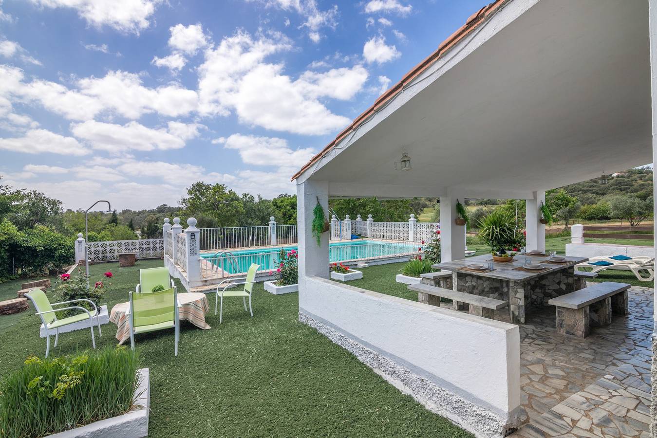 Villa « La Blanca de Aroche » : vue montagne, piscine privée et Wi-Fi in Aroche, Sierra de Aracena