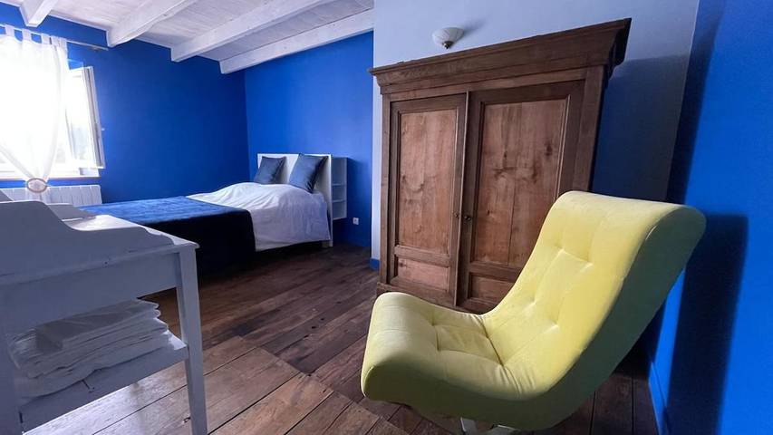 Gîte pour 6 personnes, avec terrasse ainsi que sauna et jardin dans Saint-Exupéry-les-Roches - 3