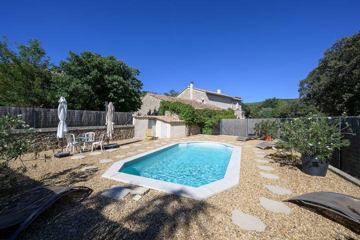 Casa di campagna "Maison Bourgues" con vista sulla falesia, Wi-Fi e aria condizionata in Lioux, Parco naturale regionale del Luberon