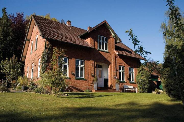 Ferienwohnung für 2 Personen, mit Balkon und Terrasse sowie Garten und Ausblick