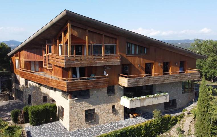 Casa rural para 26 personas, con Balcón y Terraza además de Jardín y Piscina en Valles Oriental