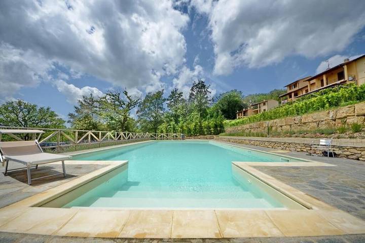 Casa vacanza per 3 persone, con piscina e giardino in Monteverdi Marittimo