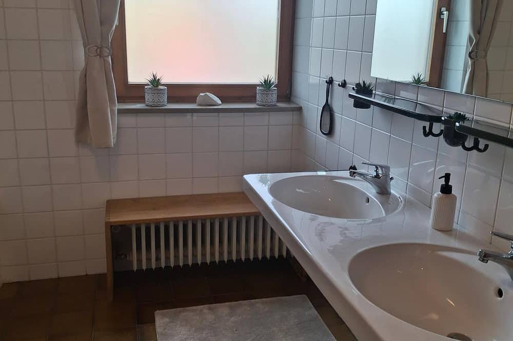 Ganze Wohnung, Gemütliche Ferienwohnung 70qm für max. 4 Personen mit Terrasse in Laufen, Rupertiwinkel