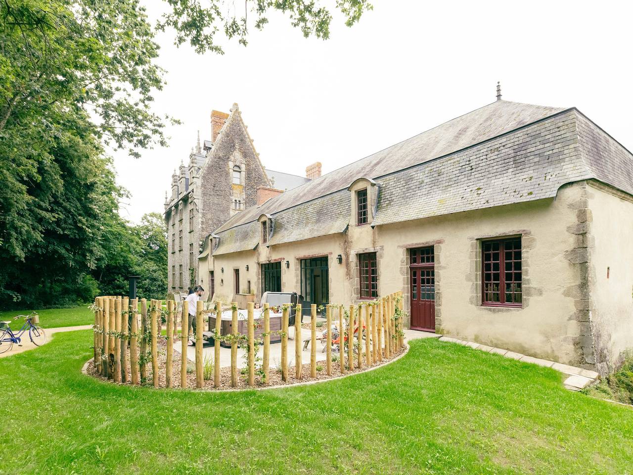 Château historique avec jardin, jacuzzi et équipements de détente - 10 personnes in La Rabatelière, La Roche-sur-Yon region