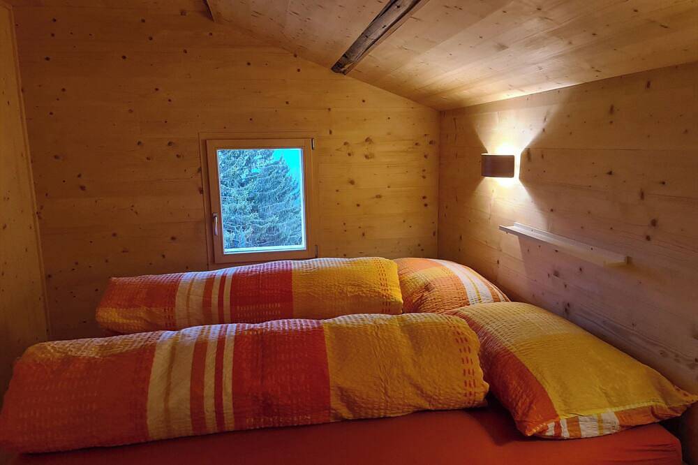 Ganze Wohnung, Maiensäss Tegia Cucagna, Rueun, (Rueun). in Rueun, Alpenarena
