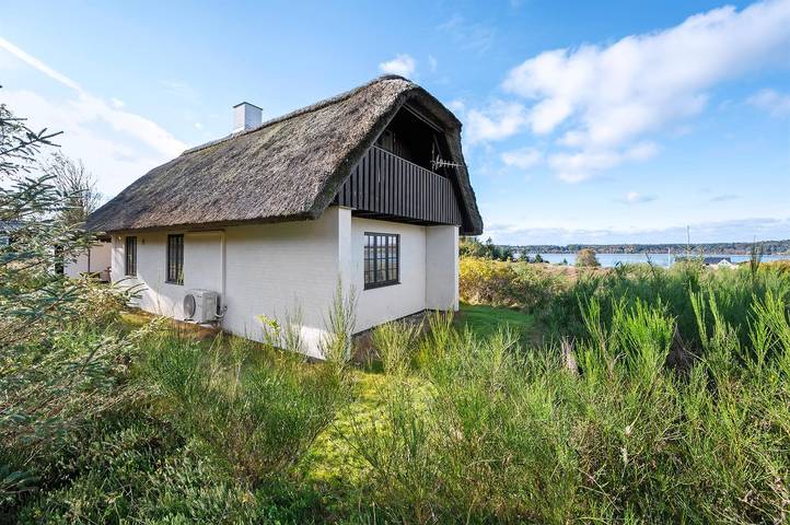 Home in Roslev with WiFi in Limfjord in Westjütland