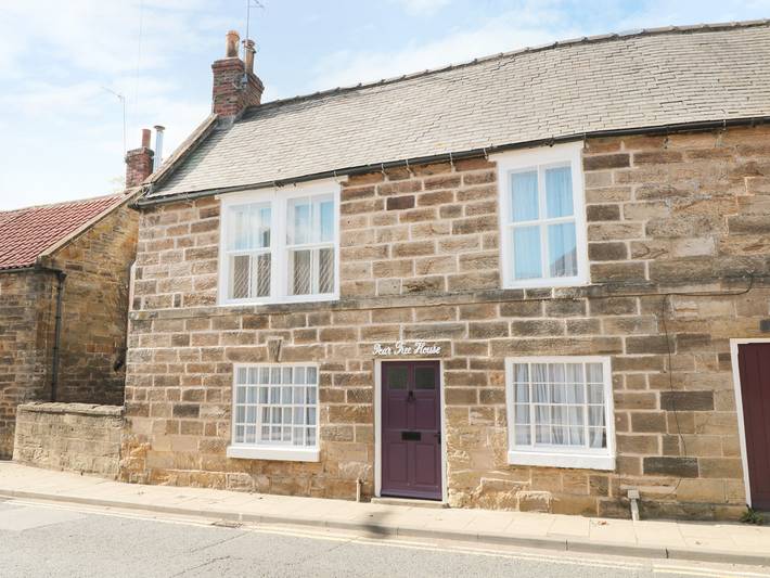 Cottage for 8 people, with garden, with pets in Whitby