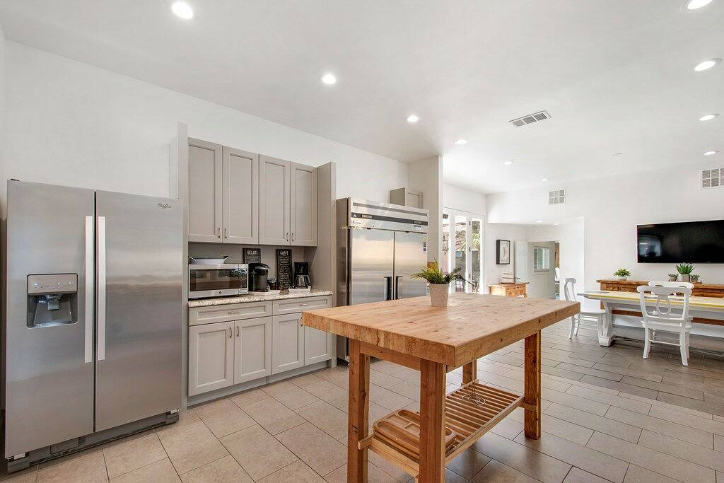 Beverly Hills Mediterranean Estate 90210 10 Beds 9.5 Bathrooms. 7 ensuite. in Los Angeles, Los Angeles County