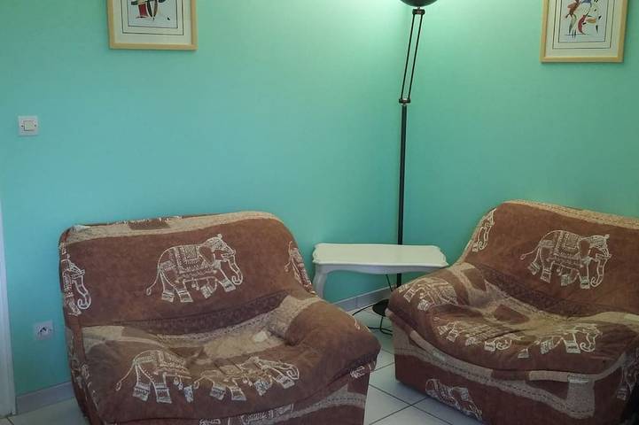 Gîte pour 2 personnes, avec jardin ainsi que terrasse et piscine à Labruguière - 4