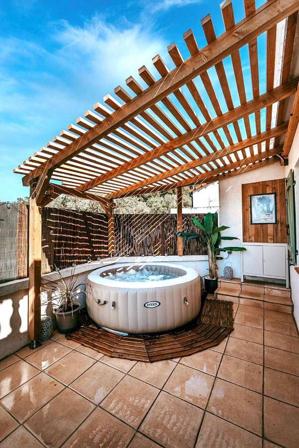 Gîte pour 4 personnes, avec jardin et jacuzzi à Rognac