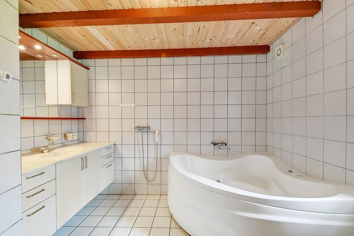 Schönes Ferienhaus mit Whirlpool, Sauna und Kaminofen in Tim, Ulfborg