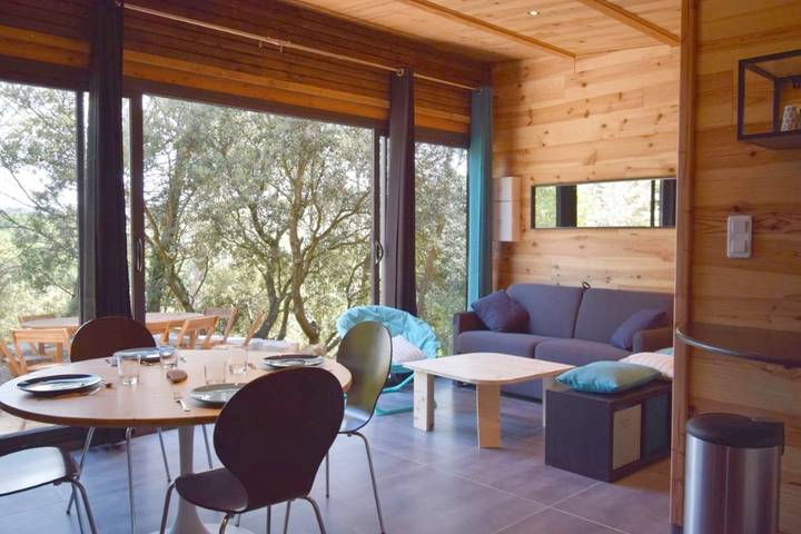 Location de vacances pour 7 personnes, avec Terrasse ainsi que Jardin et Vue à Gignac - 2