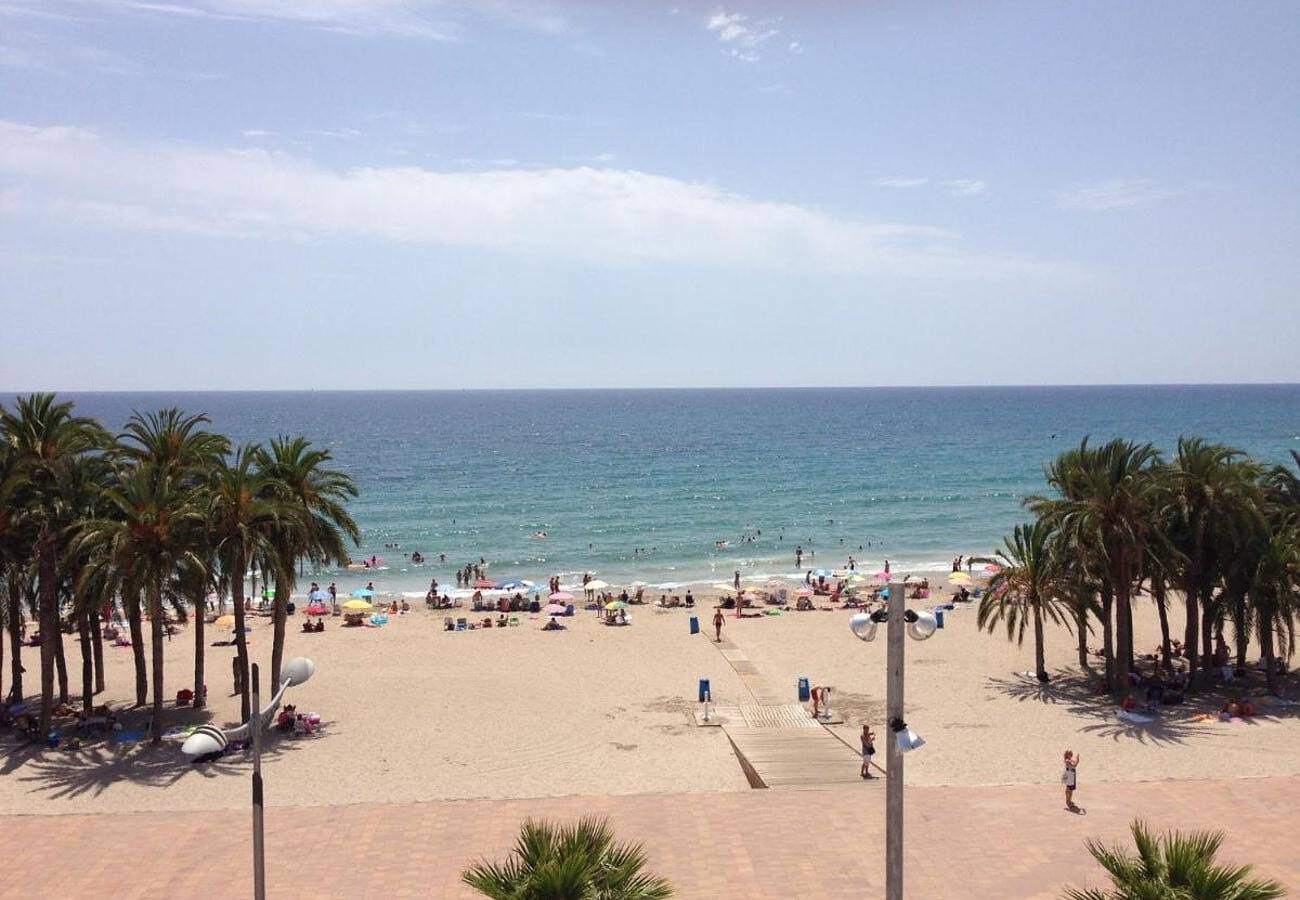 Apartamento entero, Apartamento 'Ibicenco Villajoyosa' con vistas al mar, Wi-Fi y aire acondicionado in Villajoyosa, Costa Blanca