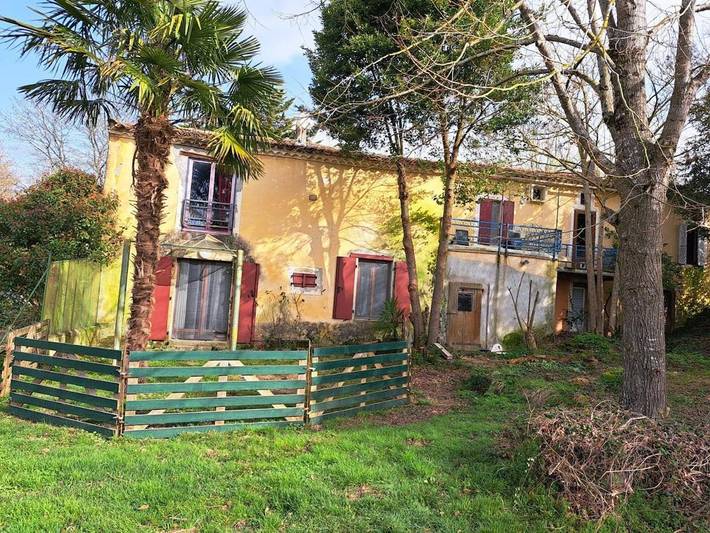 Gîte pour 4 personnes, avec Terrasse à Cazalrenoux