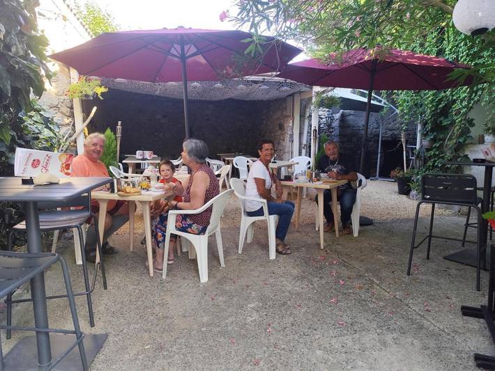 Hôtel pour 2 personnes, avec Terrasse et Vue à Lanas - 2
