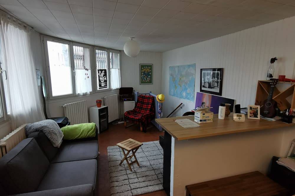 Ganze Wohnung, Apartment in pretty cottage in Montreuil, Seine-Saint-Denis