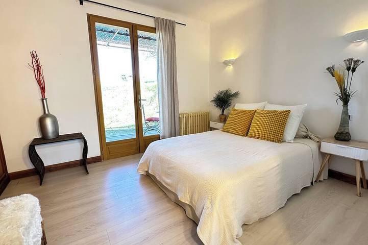 Gîte pour 6 personnes, avec jardin ainsi que jacuzzi et balcon, animaux acceptés à Saint-Jurs - 3