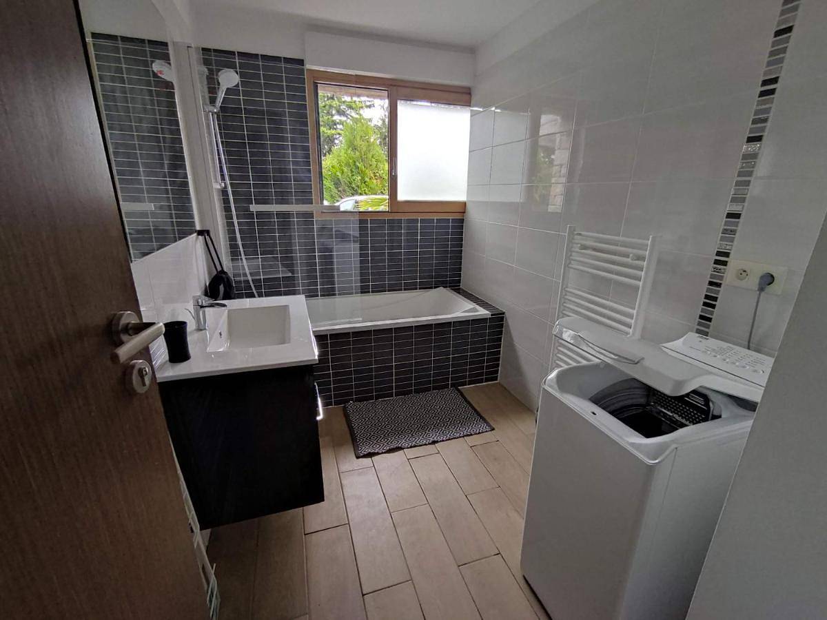 Appartement entier, One-Bedroom Apartment in Cesson-Sévigné, Région de Rennes