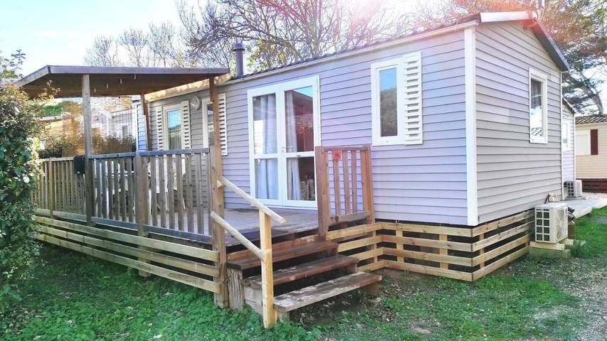 Camping pour 6 personnes, avec Terrasse et Jardin ainsi que Bassin pour enfant et Piscine