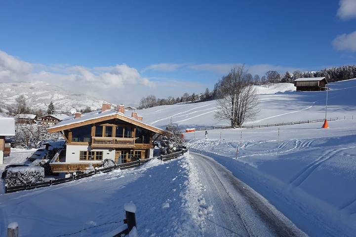 Chalet für 14 Personen, mit Balkon und Sauna sowie Whirlpool und Garten, mit Haustier in Kirchberg in Tirol