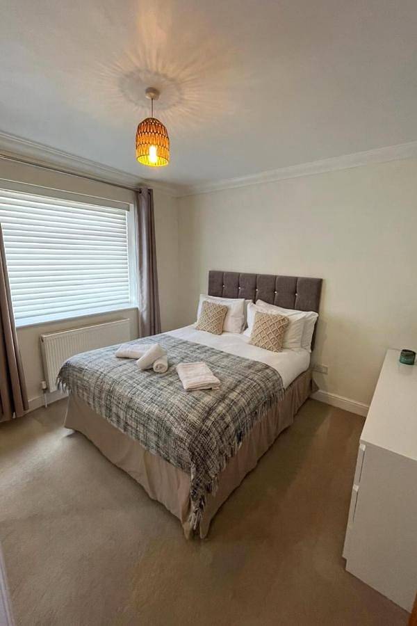 Three-Bedroom House in Swansea, Swansea region