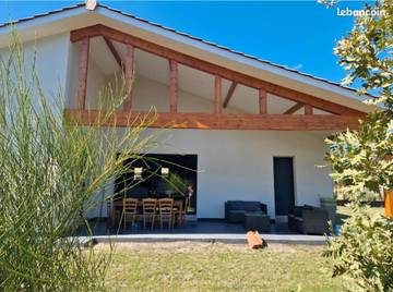 Gîte pour 6 personnes, avec jardin et terrasse à Lugos
