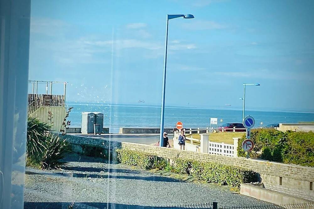 Sea view villa, sleeps 4. in Asnelles, Côte de Nacre