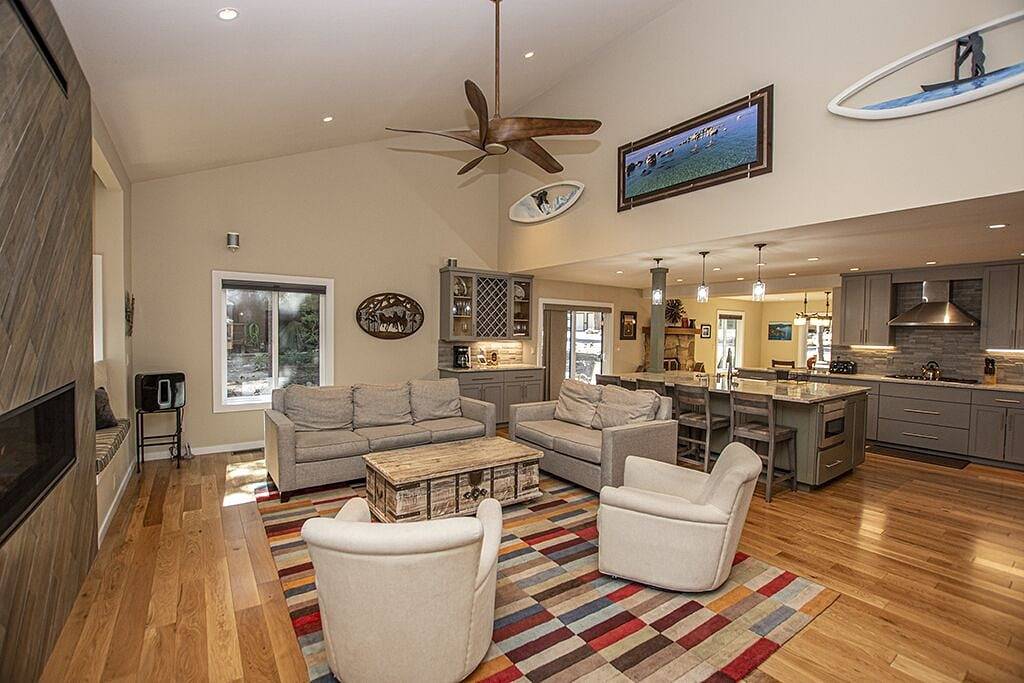 Stephens Retreat: 4 Br / 3. 5 Ba Haus / Hütte in Carnelian Bay, Schlafmöglichkeiten für 11 in Carnelian Bay, Placer County