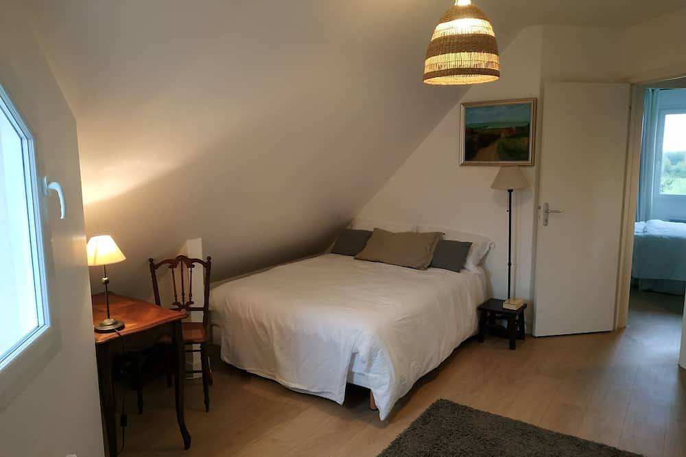 Maison avec terrasse sud, à 2 km de la mer avec Wifi. in Saint-Georges-de-la-Rivière, Côte de la Déroute