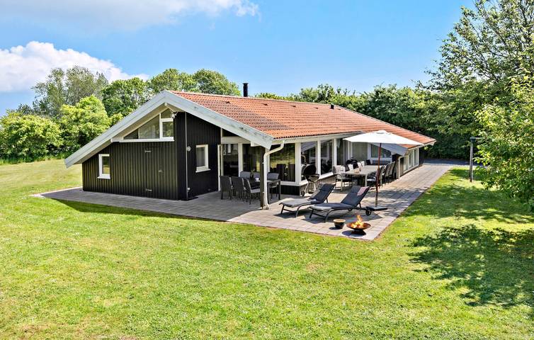 Ferienhaus für 12 Personen, mit Terrasse und Whirlpool sowie Pool und Sauna in Kegnæs