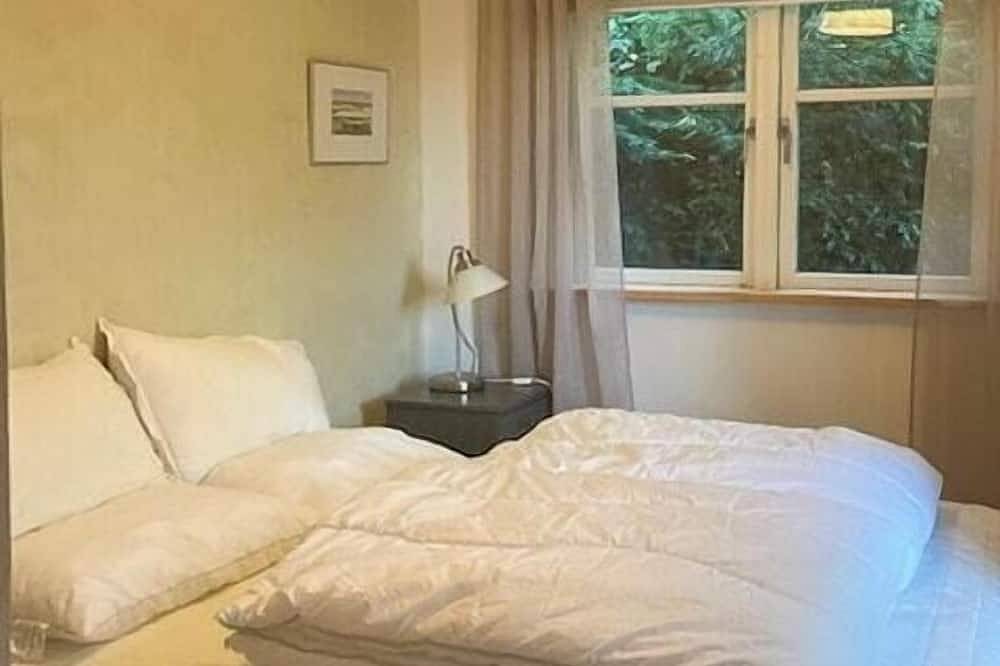 Ferienhaus mit Außendusche am Roskilde Fjord in Ølsted, Hovedstaden