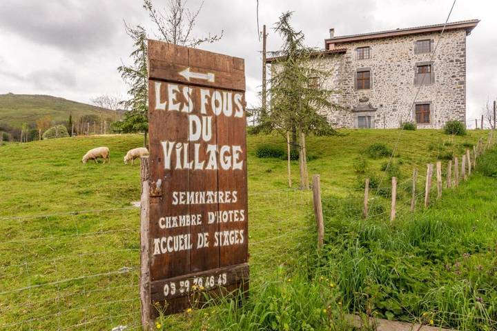 Location de vacances pour 5 personnes, avec Terrasse et Jardin ainsi que Piscine et Sauna à Saint-Esteben - 4