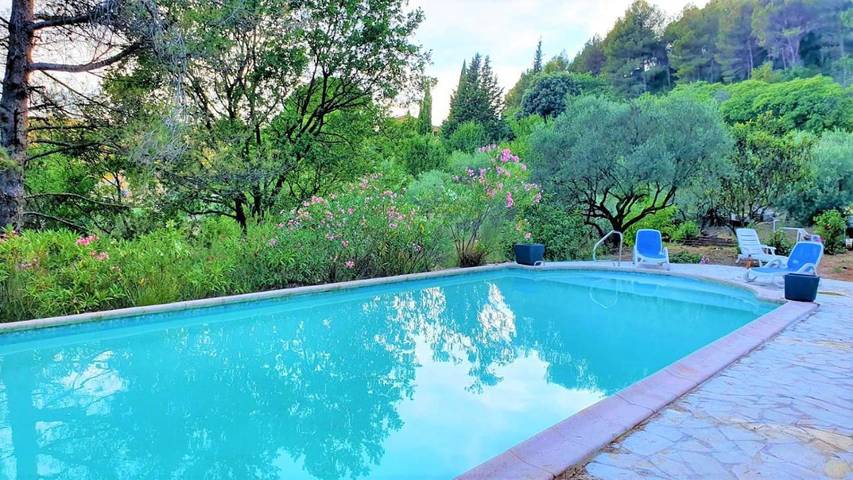 Villa pour 8 personnes, avec Terrasse et Jardin ainsi que Piscine et Vue à Auriol