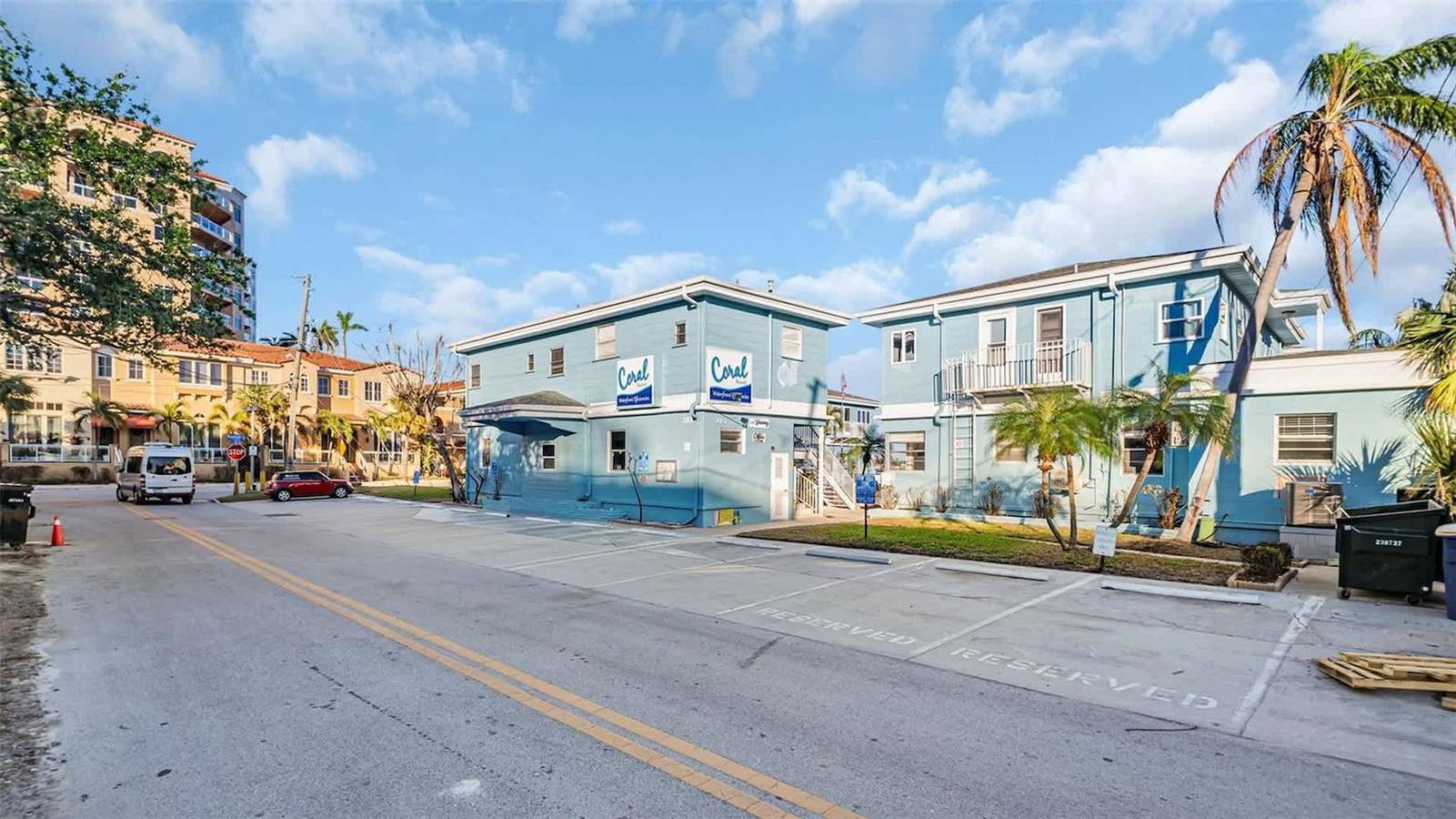 Estudio entero, Corner Balcony Suite across from beach   htd pool in Clearwater Beach, Clearwater