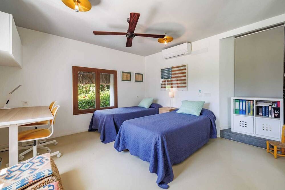 Casa San Carlos Exquisite family house 300m from the village, 3km from the beach in Sant Carles de Peralta, Santa Eulària des Riu