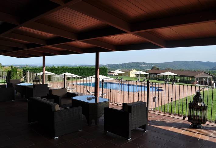 Inicio "Lujosa villa de piedra con bosque privado" con piscina, Wi-Fi, jardín y terraza in San Gregorio, Gironés