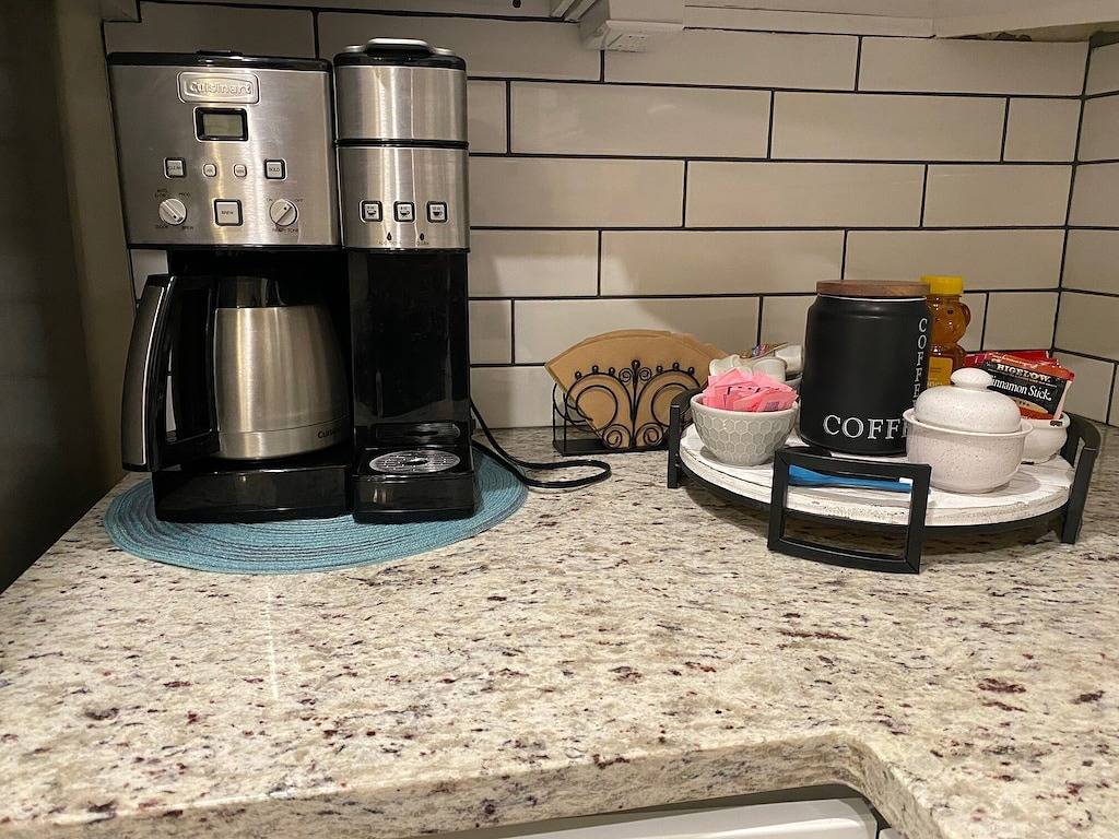 Newer home in historic Hendersonville. Near Asheville and Blue Ridge Parkway. in Hendersonville, Henderson County (NC)