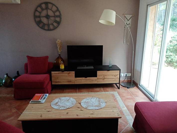 Location de vacances pour 6 personnes, avec vue ainsi que piscine et jardin à Montbrun-des-Corbières - 3