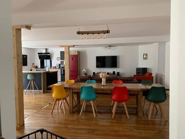Location de vacances pour 10 personnes, avec Balcon et Terrasse ainsi que Jardin et Vue à Perles-et-Castelet