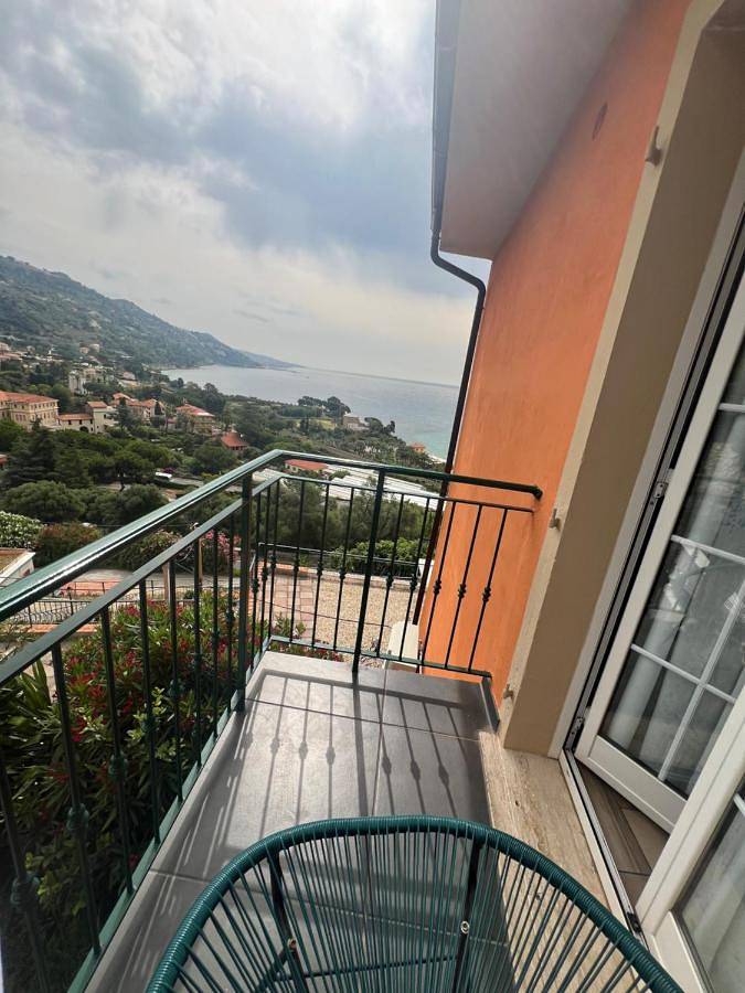 Gîte pour 2 personnes, avec jardin et vue à Région de Vintimille - 2