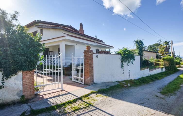 Casa vacanza per 12 persone, con terrazza e giardino nonché piscina, con animali domestici in Partinico