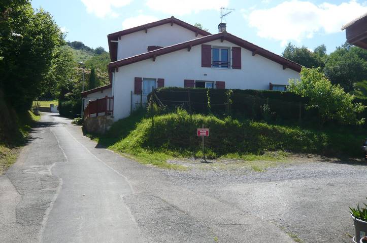 Location de vacances pour 5 personnes, avec terrasse et jardin en Pyrénées-Atlantiques - 2