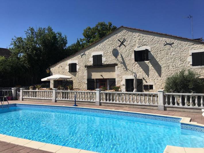 Location de vacances pour 3 personnes, avec terrasse et piscine à Les Lèves-et-Thoumeyragues - 2