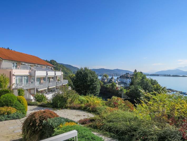 Vakantiewoning voor 4 personen, with Terras and Tuin as well as Uitzicht op het meer aan de Wörthersee
