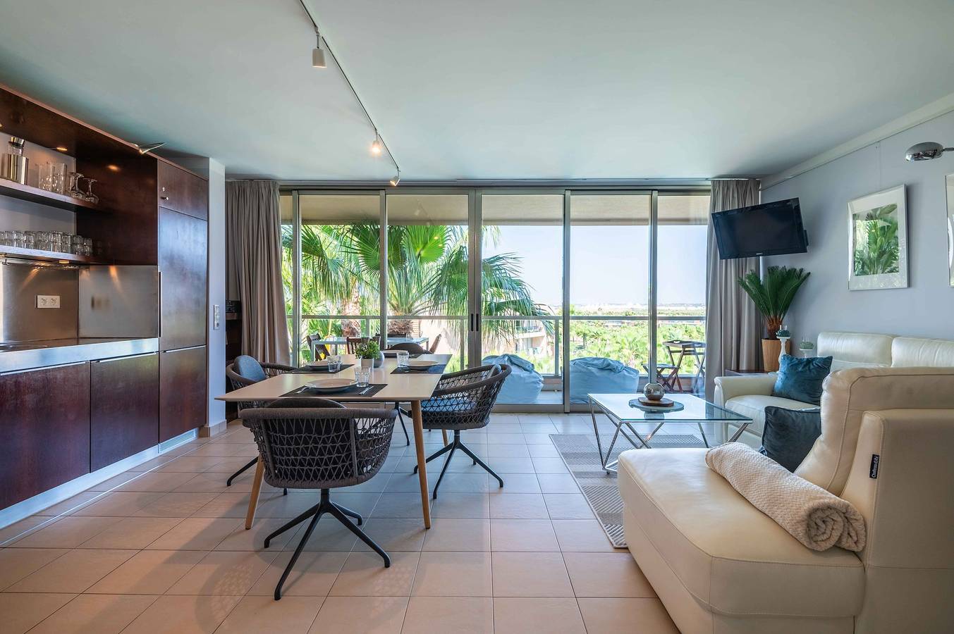 Apartamento entero, Apartamento 'Salgados Beach Paradise' con piscina compartida, Wi-Fi y aire acondicionado in Guia, Distrito de Faro
